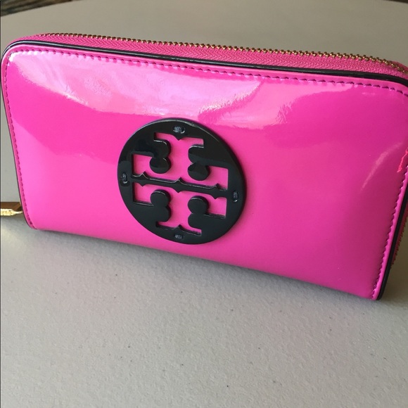 Tory Burch Handbags - Tory Burch Patent large wallet
